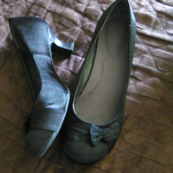 Heels - Picture 2 of 2